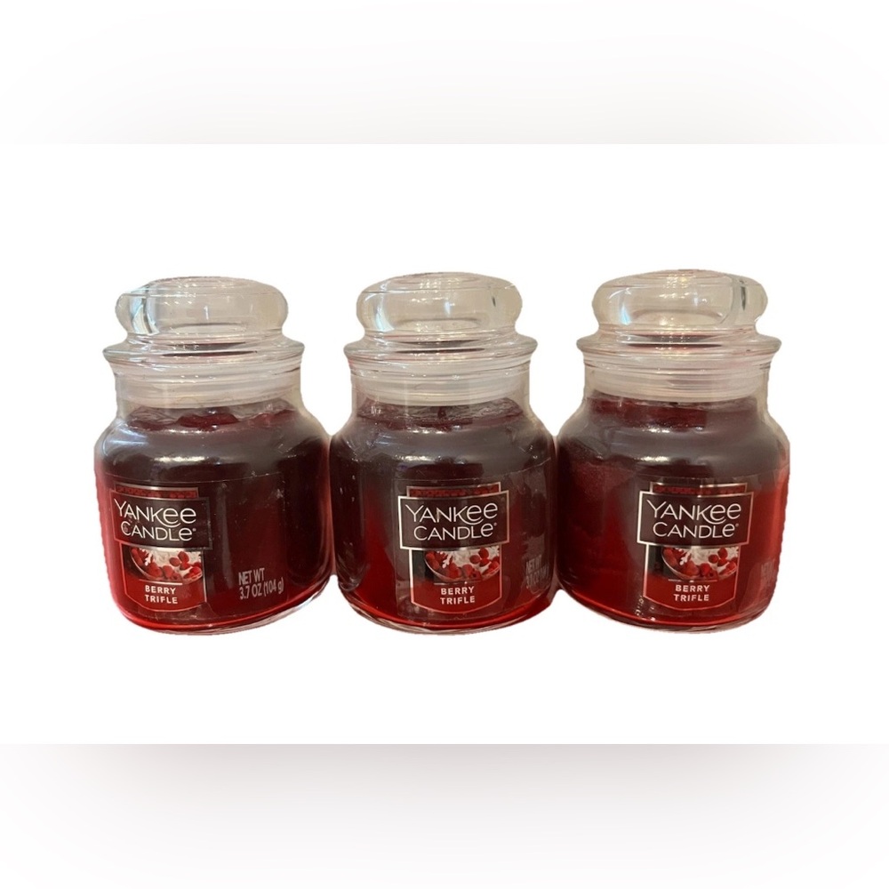 Yankee Candle Berry Trifle Small 3.7 Ounce Jar Candle‎ Scented New Read